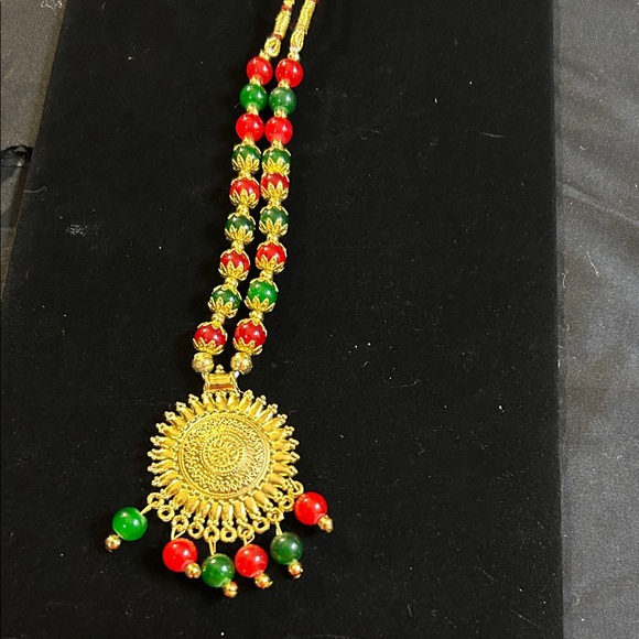 Indian Gold Tone, Green and Red Necklace! - Picture 5 of 17